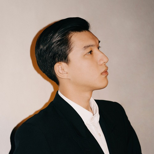 Dân mạng thích thú 'đào' lại clip HIEUTHUHAI trình diễn trên sân khấu trường học: 'Thì ra là phong độ từ lâu rồi!' Ảnh 7