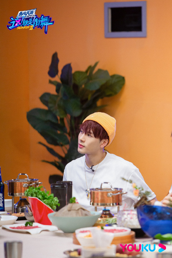 Vương Nhất Bác gây chú ý với biểu cảm cực yêu, buồn lắm nhưng vẫn phải cười trong 'Bước nhảy đường phố 3' Ảnh 18