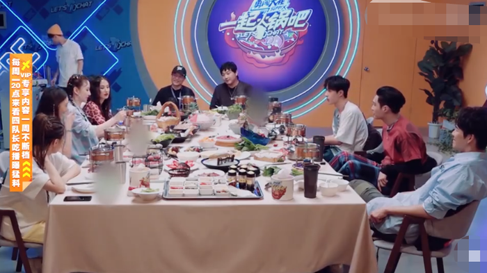 Vương Nhất Bác gây chú ý với biểu cảm cực yêu, buồn lắm nhưng vẫn phải cười trong 'Bước nhảy đường phố 3' Ảnh 11