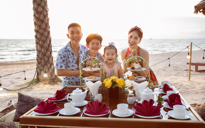 Khánh Thi tiết lộ món quà đắt đỏ nhất ông xã Phan Hiển từng tặng Ảnh 2