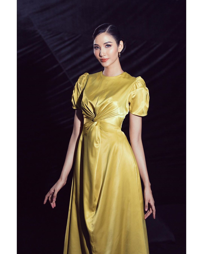 Hoàng Thùy đẹp kiều diễm chuẩn nét á hậu, lên đồ pose dáng siêu mẫu vẫn khó ai sánh bằng Ảnh 1
