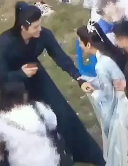 La Vân Hi và Trần Phi Vũ khiến fan bấn loạn vì quá đỗi ngọt ngào trên phim trường Hạo y hành Ảnh 4