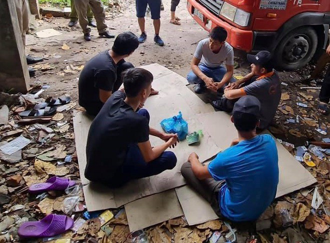 Các đối tượng bị bắt giữ do có hành vi đánh bạc