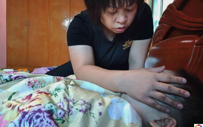 Đang trùm khăn liệm thì thấy ngón tay con gái cử động, mẹ vỡ òa hạnh phúc khi biết sự thật Ảnh 2