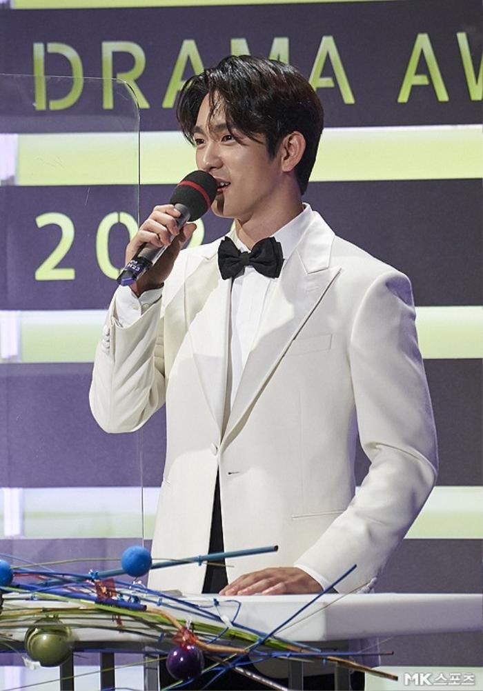 Người thắng cuộc 'Seoul Drama Awards 2020': Son Ye Jin - Kang Ha Neul và 'Khi hoa trà nở' thắng 5 giải Ảnh 2