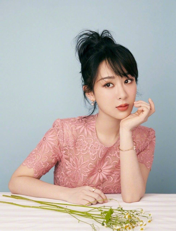 Có một không hai: Dương Tử dùng người đóng thế... cho đôi tay để quay quảng cáo Ảnh 3