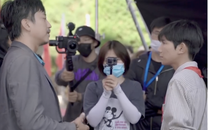 Đặng Siêu tận tình chỉ dạy diễn xuất cho Vương Nguyên trong phim mới được khán giả khen ngợi Ảnh 2