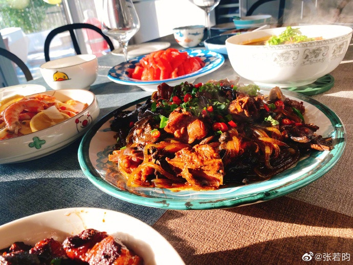 Lưu Hạo Nhiên ăn 'bánh gato miễn phí' khi Trương Nhược Quân khoe tăng 5 kg vì ở với vợ Ảnh 13