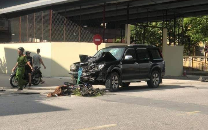 Va chạm với ô tô 7 chỗ, cặp vợ chồng tử vong thương tâm Ảnh 2