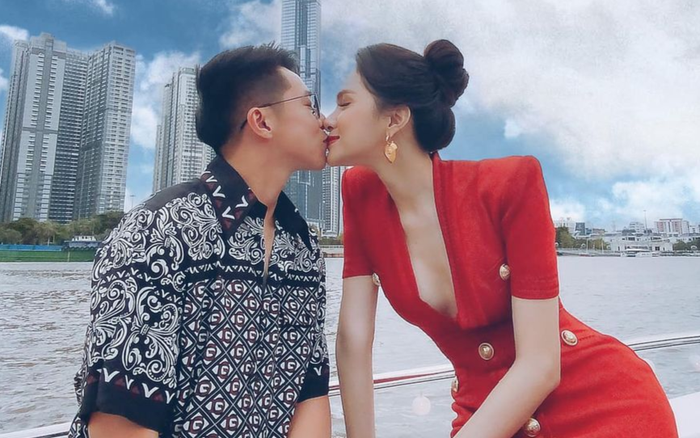 Bức ảnh 'hot' nhất hôm nay: Matt Liu công khai 'khóa môi' Hương Giang trên du thuyền sang chảnh Ảnh 2
