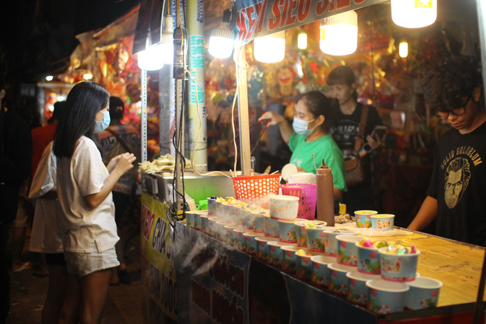 Trước thềm Trung Thu, phố lồng đèn Lương Nhữ Học tấp nập người Ảnh 8