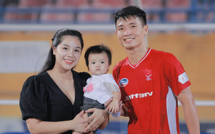 Bùi Tiến Dũng tặng 'trái tim' cho Khánh Linh và con gái Ảnh 2
