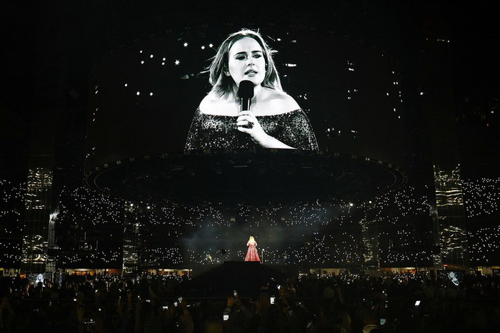 Adele đã ngừng đi lưu diễn để chăm sóc gia đình.