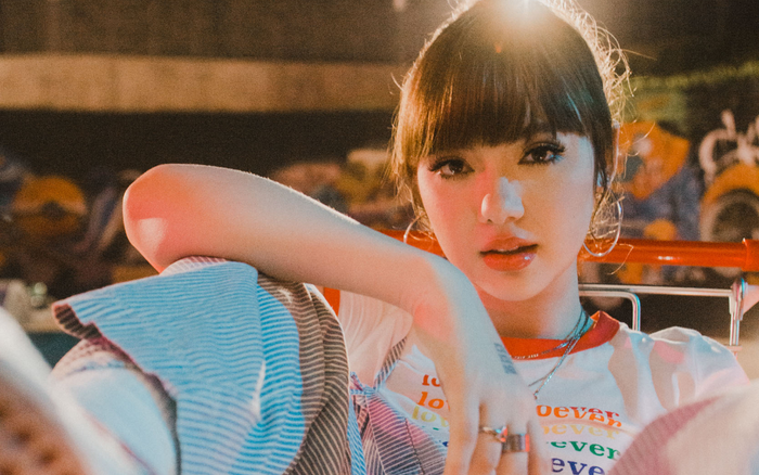 'Bông hồng lai' Jannine Weigel kết hợp với người từng làm nhạc cho Ariana Grande, Chris Brown,... sẵn sàng trở lại đầy mê hoặc Ảnh 2