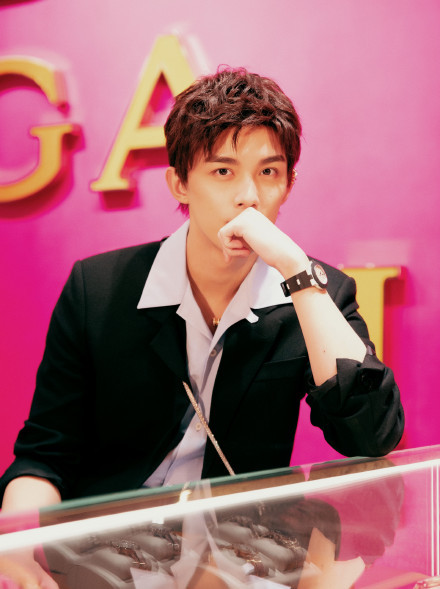 Ngô Lỗi cứ như 'biến hình' thành Đinh Vũ Hề, Cnet: Hai người họ giống nhau quá! Ảnh 8