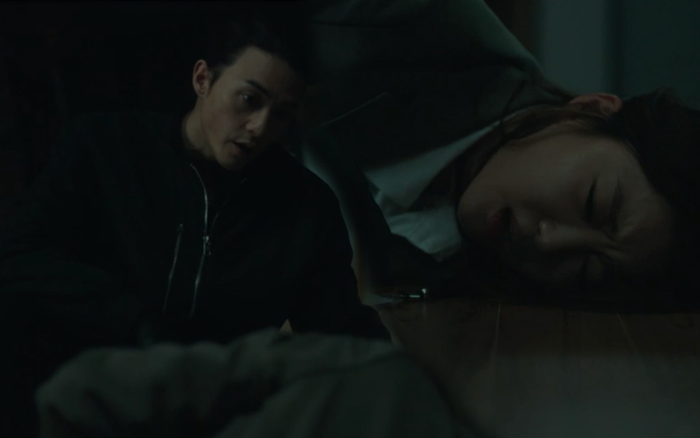 Tập 28 'Hoa của quỷ': Kẻ giết người Kim Ji Hoon đến tận nhà Lee Joon Ki và ra tay với chị của anh Ảnh 2