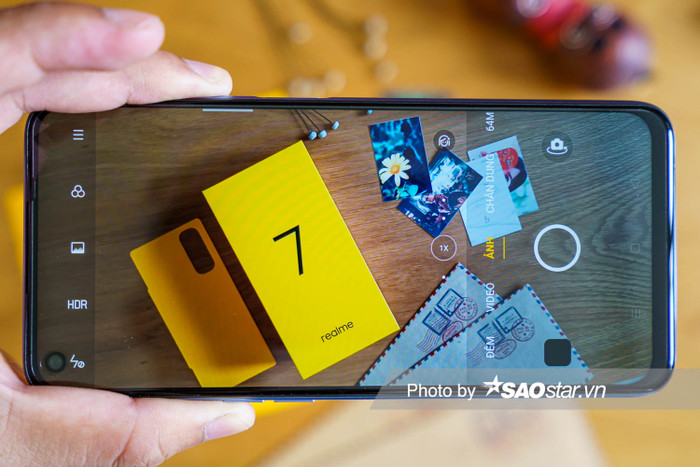 Với 4 camera, Realme 7 hỗ trợ nhiều chế độ chụp cho người dùng lựa chọn như: Chế độ thiên văn Starry Mode, siêu chụp đêm Nightscape, toàn cảnh Panorama, chế độ chụp chân dung, Time-lapse, HDR, chụp với góc siêu rộng, góc siêu cận, nhận dạng bằng AI, làm đẹp bằng AI, bộ lọc màu sẵn có, quay video siêu chống rung.
