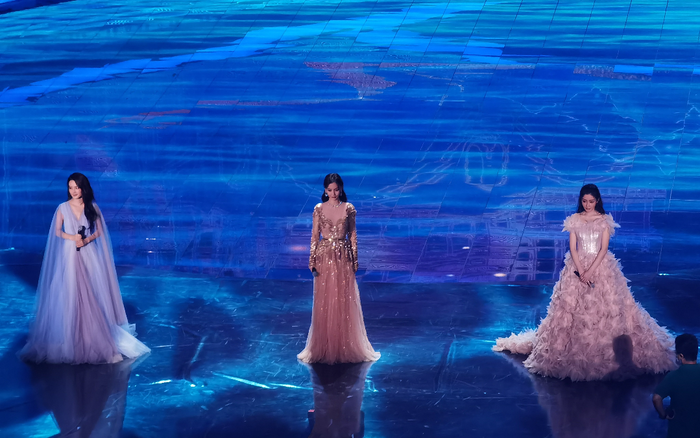 Xinh đẹp là thế nhưng cư dân mạng vẫn mãi chú tâm đến 'hiện trường hỗn loạn' bao quanh Angelababy, Lý Thấm và Trương Thiên Ái Ảnh 2