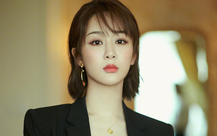 Trở thành đại diện của thương hiệu cao cấp, Dương Tử bị chê thần thái, tiếng Anh kém và còn dùng thế thân Ảnh 2