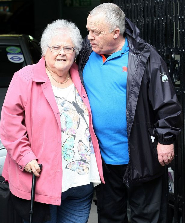 Sau 13 năm kết hôn, cặp đôi vẫn sống rất hạnh phúc. 