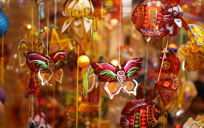 Chuyện nghề chưa kể của gia đình làm lồng đèn truyền thống hiếm hoi tại Sài Gòn Ảnh 2