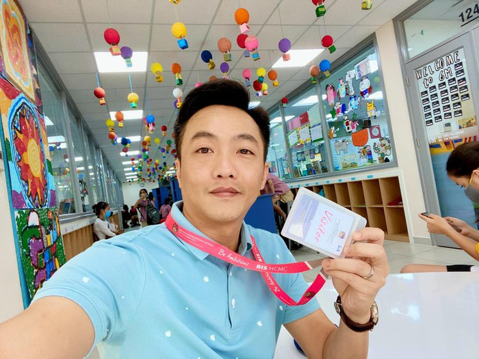 'Đại gia phố núi' khoe đi họp phụ huynh cho con trai