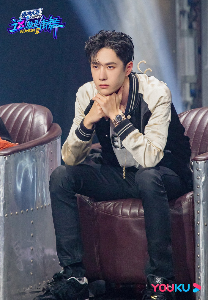 Những lần 'tự vả' cực mạnh của Vương Nhất Bác trong 'Bước nhảy đường phố 3' Ảnh 4