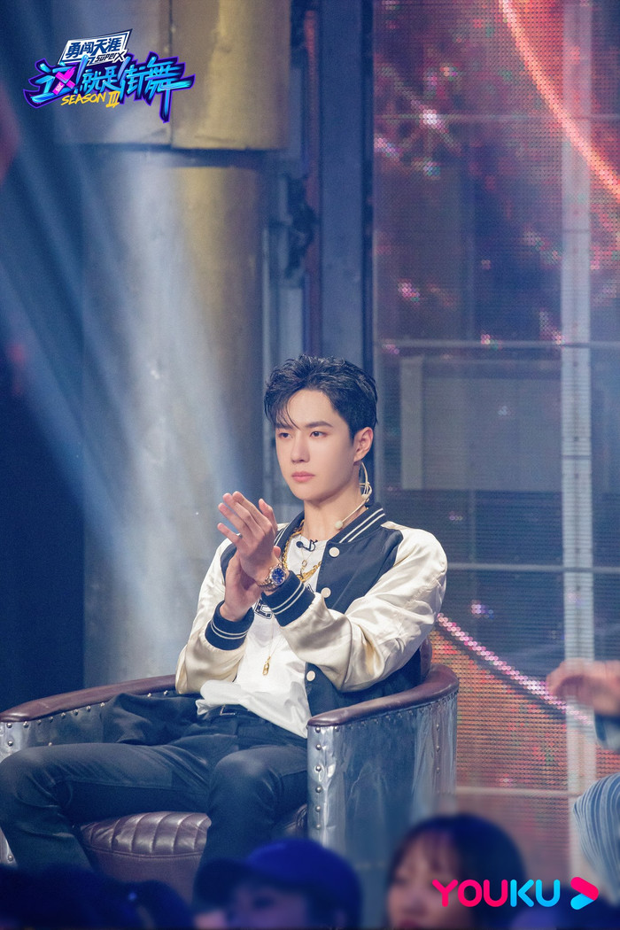 Những lần 'tự vả' cực mạnh của Vương Nhất Bác trong 'Bước nhảy đường phố 3' Ảnh 5