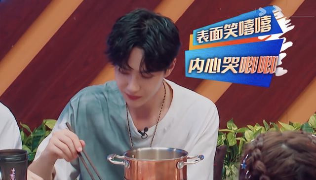 Tập trung vào việc ăn lẩu