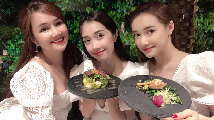 Trước đó, những lần 'đọ sắc' của chị em nhà nữ diễn viên luôn nhận được nhiều lượt yêu thích từ mọi người