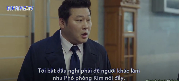 Và lấy nó làm cái cớ hất cẳng Hwang Si Mok khỏi vụ án này, Woo Tae Ha đang che giấu bí mật gì