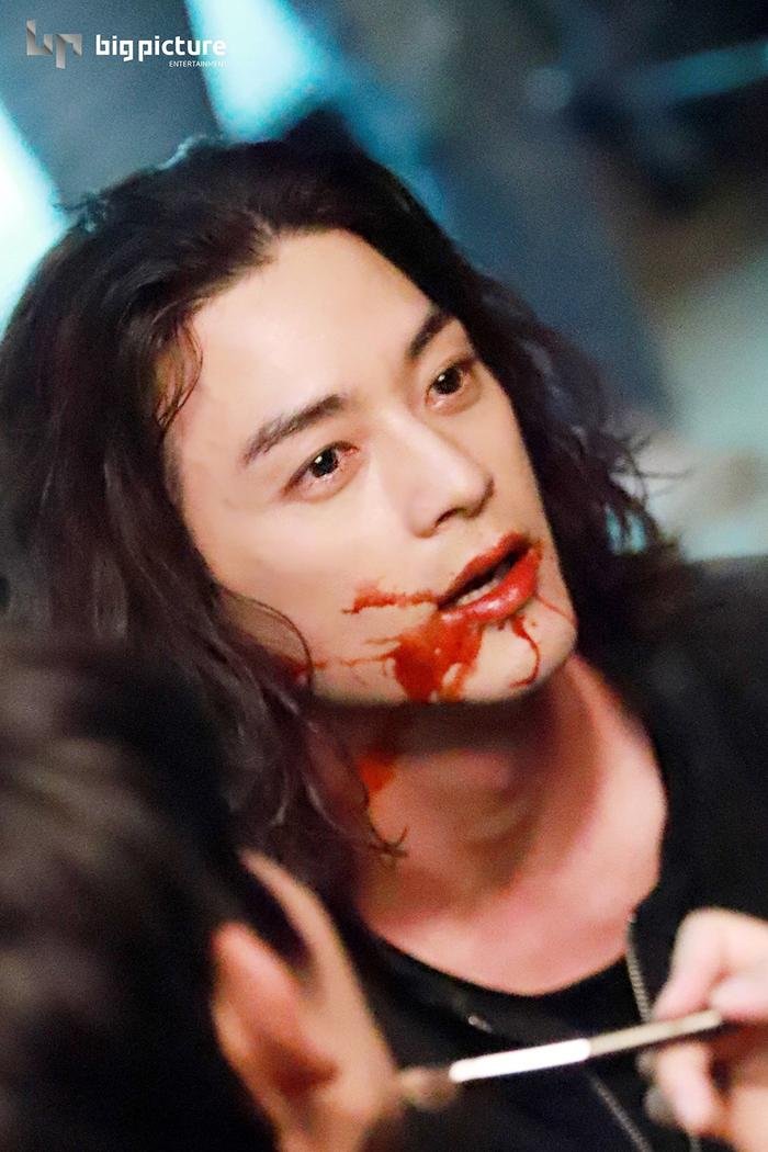 Kim Ji Hoon chính là 'Hoa của quỷ', bật sáng sau 18 năm debut với vai sát nhân khiến Knet ớn lạnh Ảnh 32