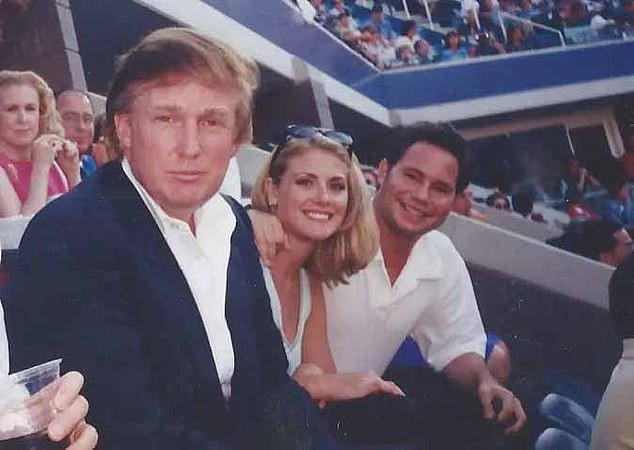 Ông Trump, Dorris và bạn trai cũ, trong bức hình chụp chung tại US Open năm 1997.