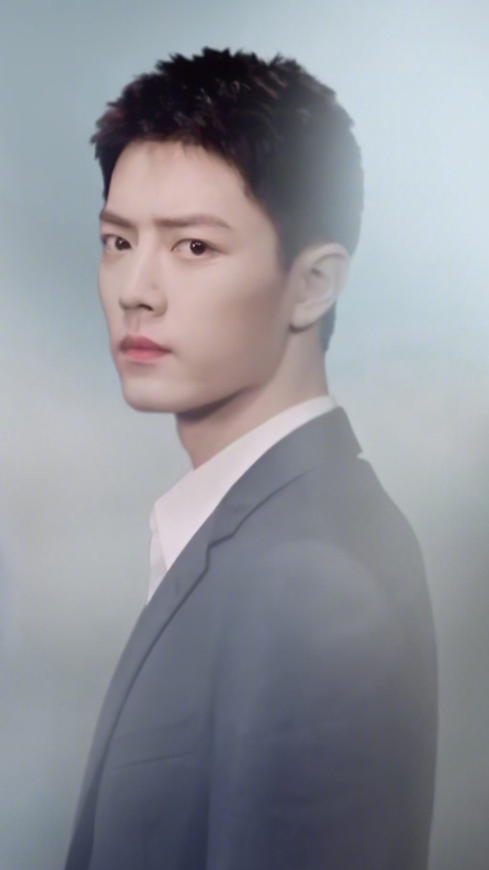 Tiêu Chiến trong phim chống dịch: Kẻ chê giống ông chú, người khen trưởng thành, chín chắn Ảnh 2