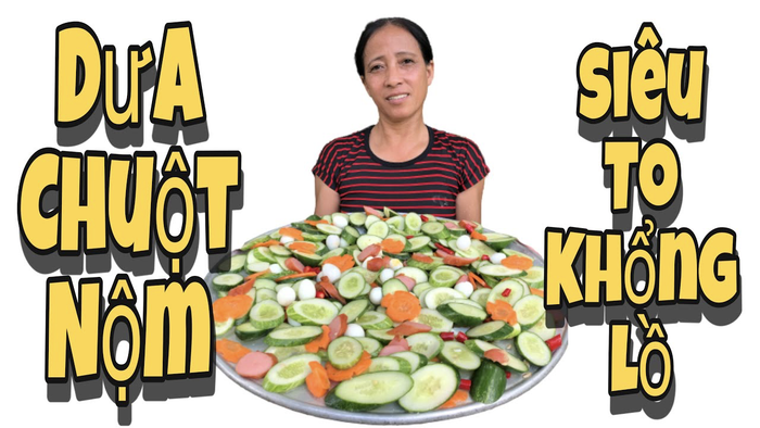 Với việc bà Lý chỉ ăn vài món trong mâm đồ ăn khổng lồ này, thì nhiều người cho rằng đây là hành động quá lãng phí. (Ảnh: Bà Lý Vlog)