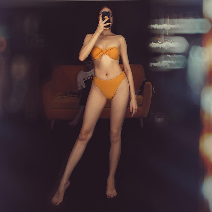 Với body nóng bỏng hút trọn mọi ánh nhìn thế này bảo sao em chồng Hà Tăng không say mê đắm đuối