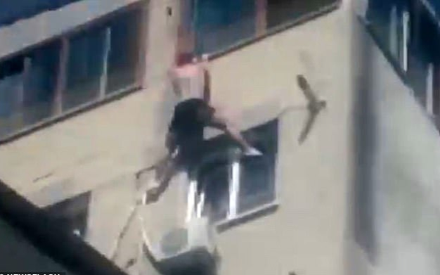 Cố trèo vào phòng bạn gái cũ ở tầng 7, người đàn ông rơi xuống đất tử vong Ảnh 2