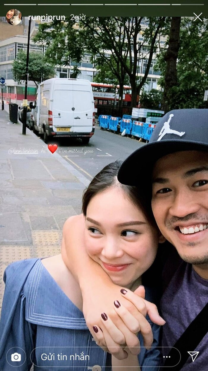 Suốt thời gian yêu nhau, cả hai thường xuyên chia sẻ nhiều hình ảnh tình tứ cùng những lời thân mật, ngọt ngào. 