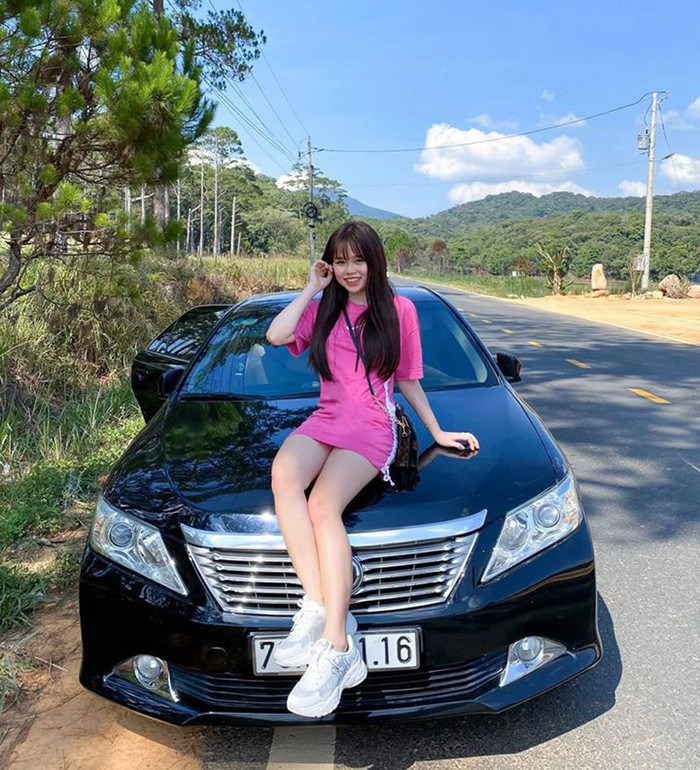 9x cũng là 1 rich kid đích thực khi sở hữu nhiều món hàng hiệu và từng là du học sinh Singapore