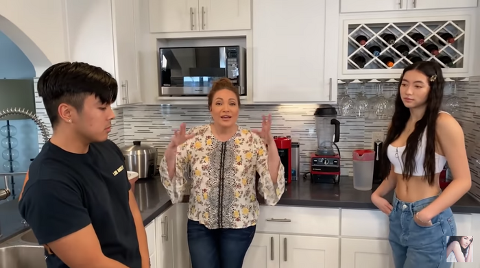 Dù có năng khiếu ca hát nhưng con gái Thanh Hà vẫn chú tâm vào việc học để chủ động chọn công việc trong tương lai.