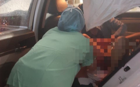 Sản phụ vượt cạn thành công trên xe taxi giữa cơn bão số 5 đổ bộ Thừa Thiên Huế Ảnh 2