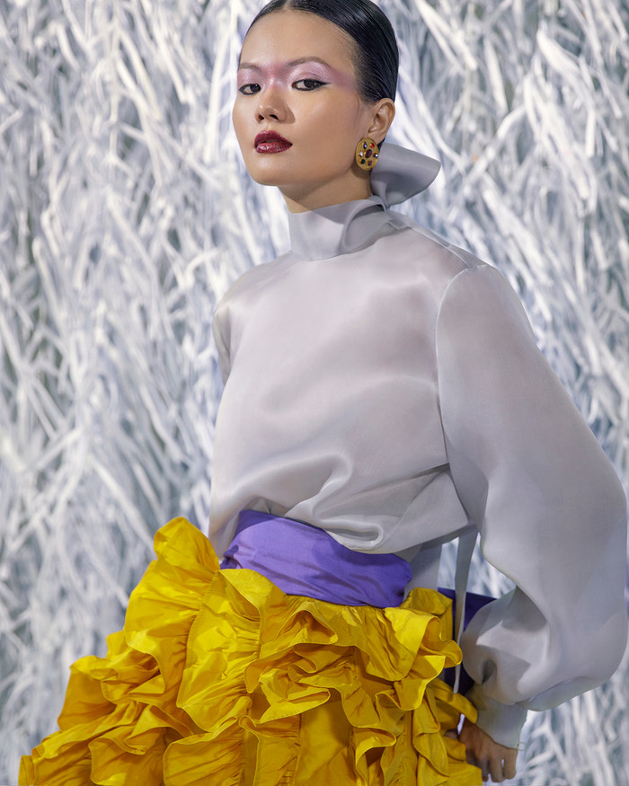 Rác thải 'hồi sinh' trong BST của NTK Trần Hùng tại London Fashion Week 2021 Ảnh 18