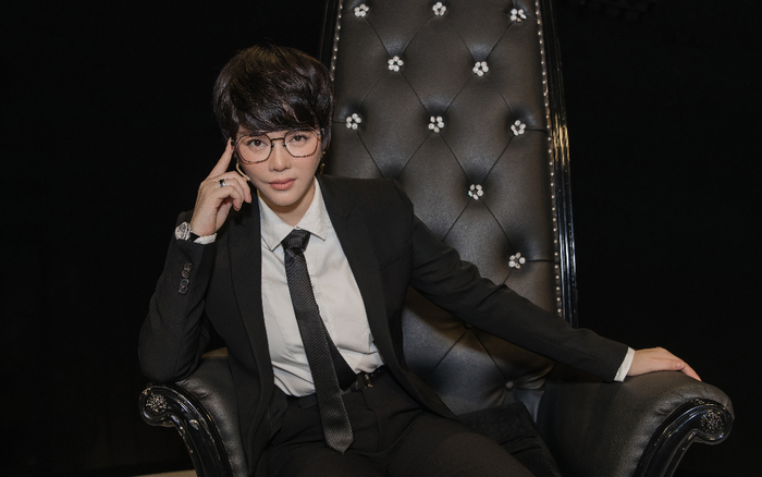 Lý Nhã Kỳ mang đồng hồ 2 tỷ, hóa tomboy với phong cách menswear đầy lịch lãm Ảnh 2