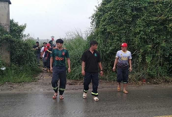 Lực lượng cứu hộ tại hiện trường nơi xảy ra vụ việc thương tâm. Ảnh:&nbsp;Vietnamnet