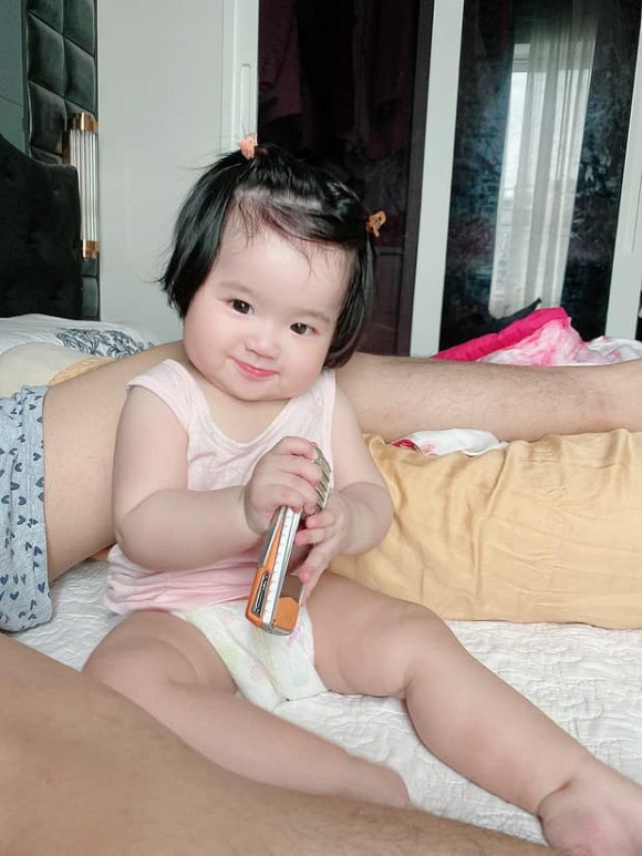 Chị gái Ngọc Trinh gây chú ý lớn khi khoe diện mạo 'công chúa' đầu lòng