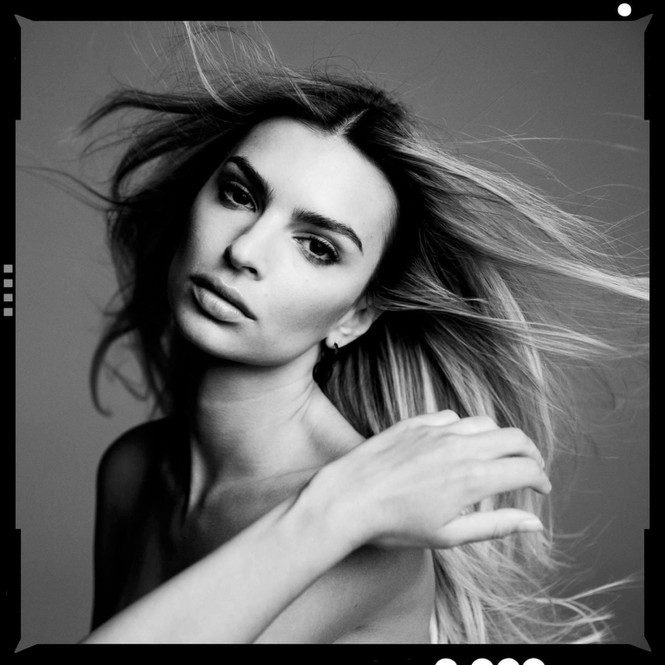 Emily Ratajkowski cao 1,7 m cùng số đo 3 vòng hoàn hảo  89-61-87.