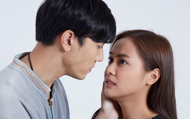 Cặp đôi Oom Eisaya và Mai Warit tái hợp trong phim làm lại 'Hồn ma sông Mekong' Ảnh 2