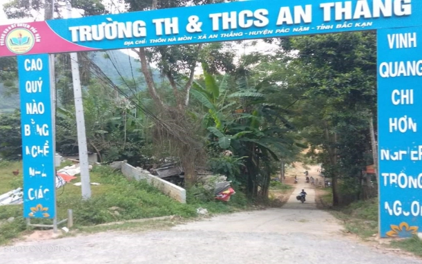 Bắt quả tang Phó hiệu trưởng và giáo viên tổ chức hút ma túy ngay tại trường học Ảnh 2