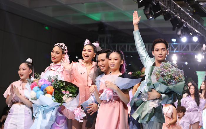 Ali Hoàng Dương làm first face, đứng chung sàn catwalk cùng Thanh Hằng, Lan Khuê Ảnh 2