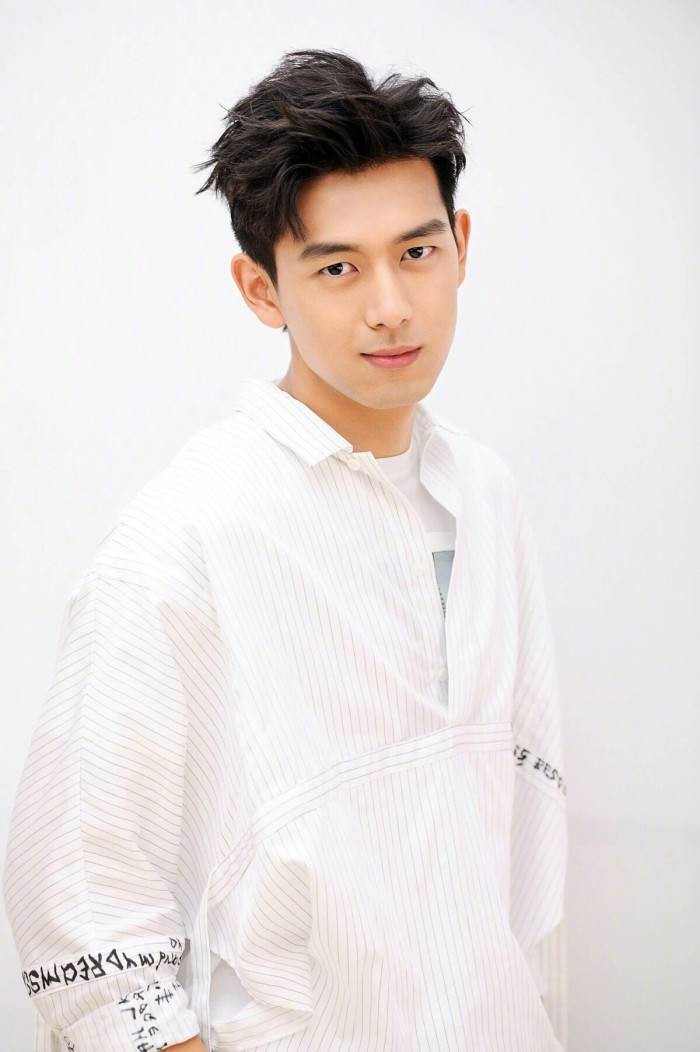 Không có Tiêu Chiến cản đường: Vương Nhất Bác 'bá đạo' tại Kim Ưng 2020, bỏ xa Dịch Dương Thiên Tỉ - Chu Nhất Long một khoảng cách lớn Ảnh 14